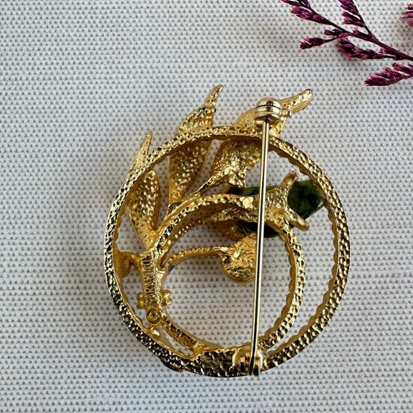 Vintage 1966 Sarah Coventry Brooch Jade Garden, Wreath and Leaf Design 2" x 1.75 - Picture 2 of 7